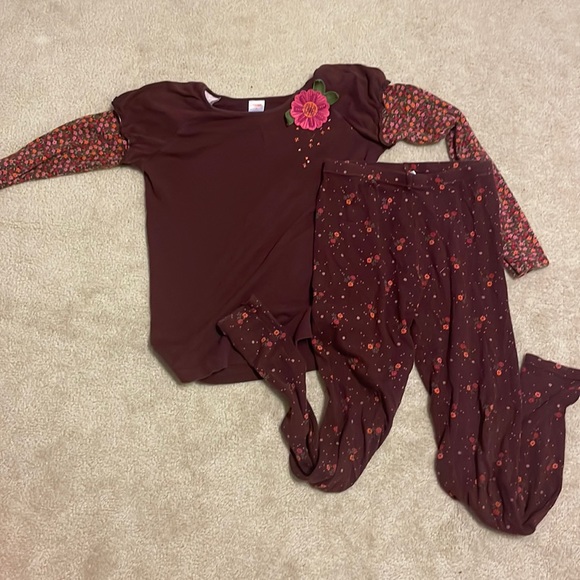 Gymboree Tops - Matching set Gymboree Maroon flower shirt/pants